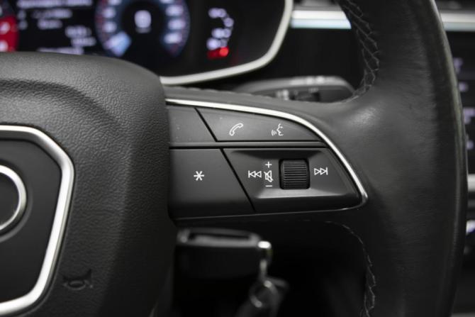 Audi Q3 II (F3) с пробегом 2023 года, цена 3 990 000 рублей, 37652 км, внедорожник, Автокод Объявления
