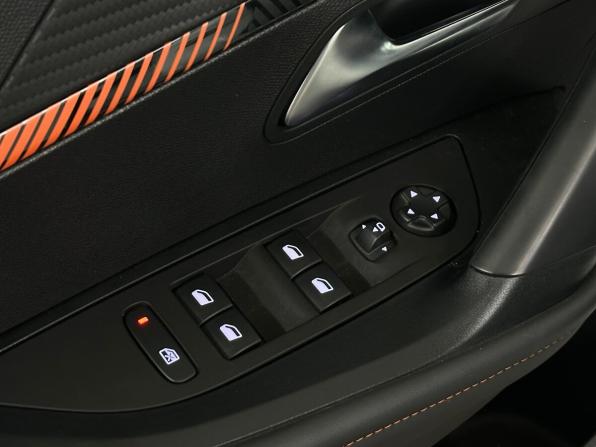 Peugeot 2008 II с пробегом 2023 года, цена 2 399 000 рублей, 8760 км, внедорожник, Автокод Объявления