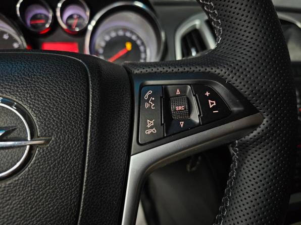 Opel Astra J Рестайлинг с пробегом 2012 года, цена 800 000 рублей, 89000 км, хэтчбек, Автокод Объявления