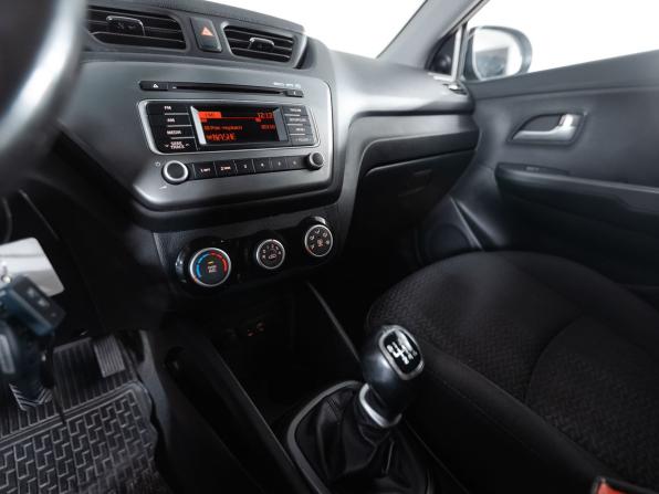 Kia Rio III Рестайлинг с пробегом 2016 года, цена 899 000 рублей, 155126 км, хэтчбек, Автокод Объявления