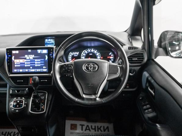 Toyota Voxy III (R80) с пробегом 2014 года, цена 1 750 000 рублей, 246939 км, минивэн, Автокод Объявления