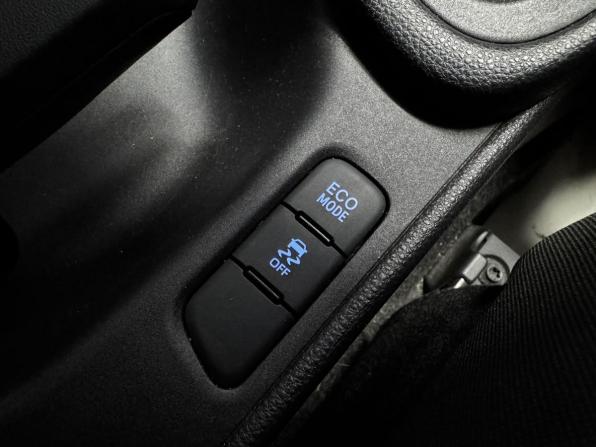 Toyota Yaris IV с пробегом 2021 года, цена 1 380 000 рублей, 103149 км, хэтчбек, Автокод Объявления