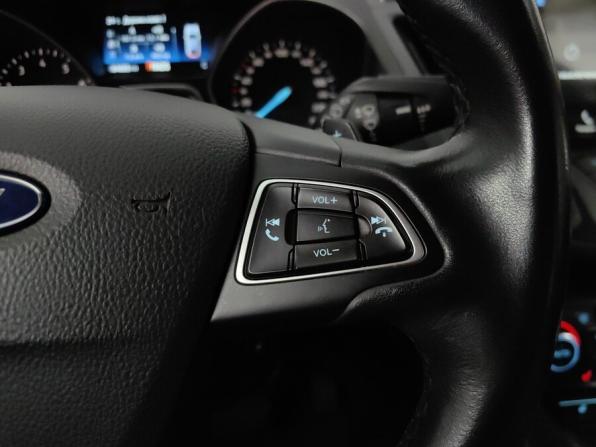 Ford Kuga II Рестайлинг с пробегом 2018 года, цена 1 690 000 рублей, 65000 км, внедорожник, Автокод Объявления