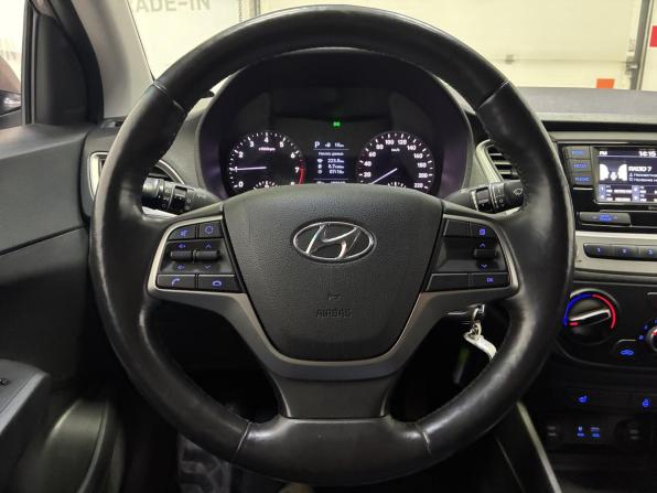 Hyundai Solaris II с пробегом 2018 года, цена 1 350 000 рублей, 102000 км, седан, Автокод Объявления