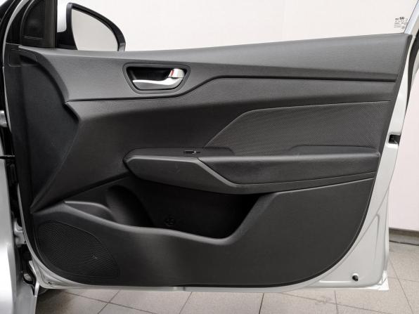 Hyundai Solaris II с пробегом 2019 года, цена 1 315 000 рублей, 130757 км, седан, Автокод Объявления