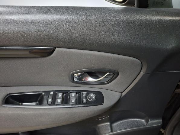 Renault Scenic III Рестайлинг с пробегом 2013 года, цена 850 000 рублей, 340668 км, компактвэн, Автокод Объявления