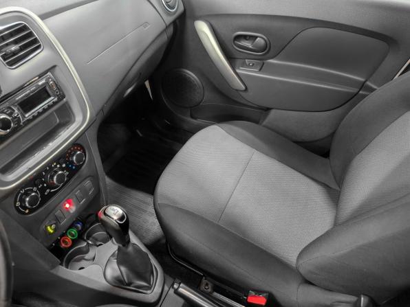 Renault Logan II Рестайлинг с пробегом 2019 года, цена 580 000 рублей, 265000 км, седан, Автокод Объявления