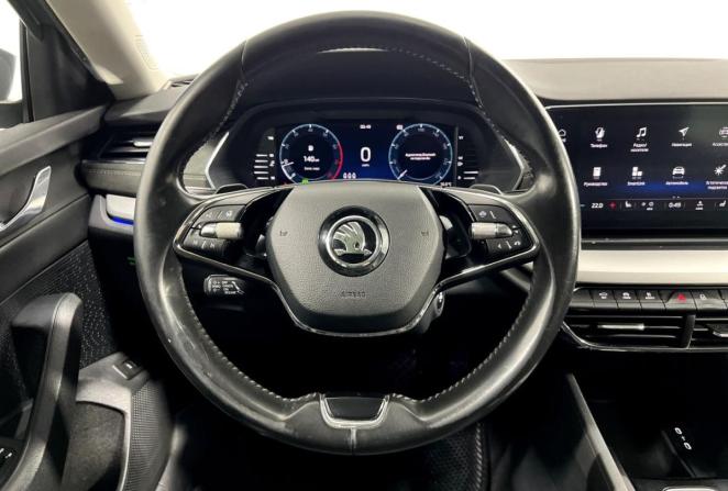 Skoda Octavia IV (A8) с пробегом 2021 года, цена 2 300 000 рублей, 114787 км, лифтбек, Автокод Объявления