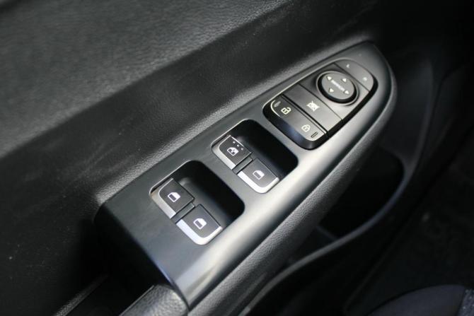 Kia Rio IV Рестайлинг с пробегом 2022 года, цена 1 799 000 рублей, 78000 км, хэтчбек, Автокод Объявления