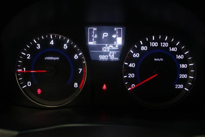 Hyundai Solaris I Рестайлинг с пробегом 2015 года, цена 1 009 000 рублей, 98000 км, седан, Автокод Объявления