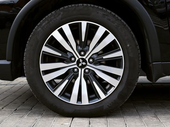 Mitsubishi Outlander III Рестайлинг 3 с пробегом 2019 года, цена 2 199 000 рублей, 130809 км, внедорожник, Автокод Объявления