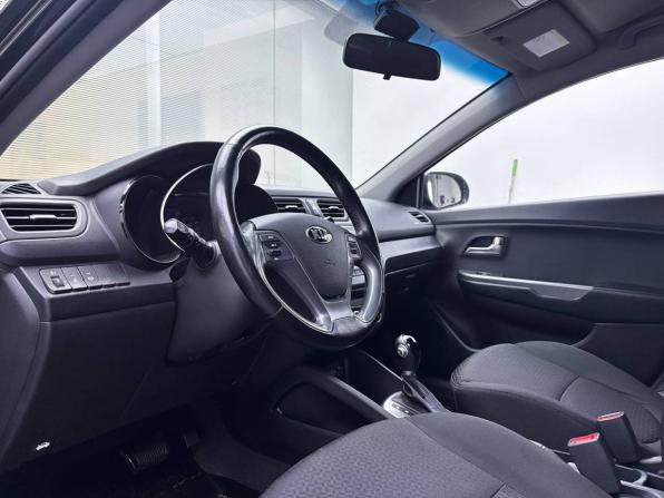 Kia Rio III Рестайлинг с пробегом 2016 года, цена 1 365 000 рублей, 41900 км, хэтчбек, Автокод Объявления