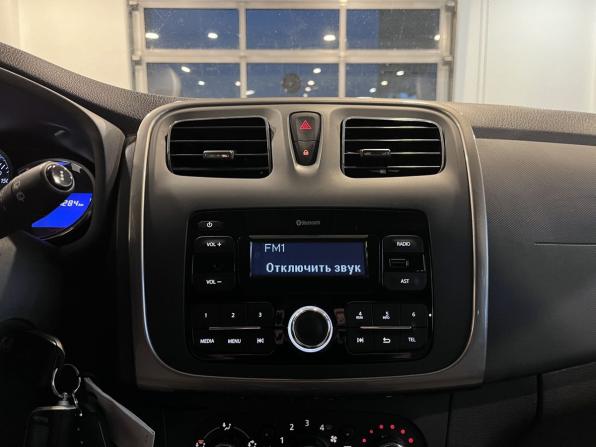 Renault Sandero II с пробегом 2017 года, цена 890 000 рублей, 94281 км, хэтчбек, Автокод Объявления