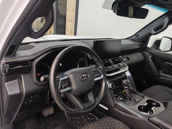 Toyota Land Cruiser 300 Series с пробегом 2021 года, цена 9 950 000 рублей, 28718 км, внедорожник, Автокод Объявления