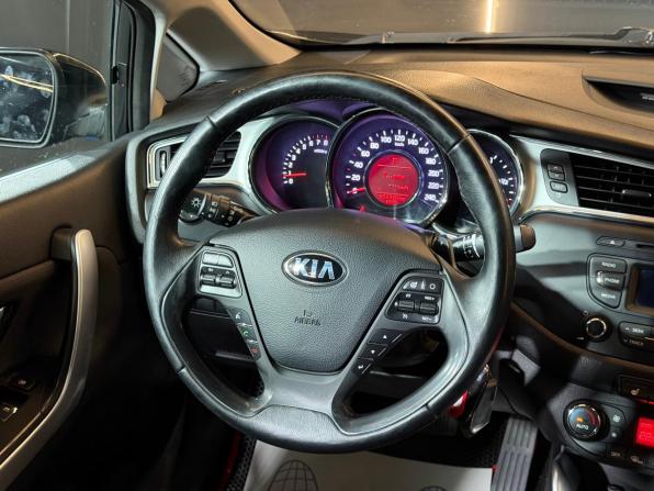 Kia Ceed II Рестайлинг с пробегом 2018 года, цена 1 304 000 рублей, 151372 км, универсал, Автокод Объявления