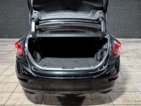 Mazda 3 III (BM) Рестайлинг с пробегом 2018 года, цена 1 630 000 рублей, 80504 км, седан, Автокод Объявления