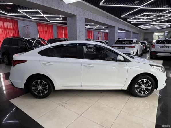 Hyundai Solaris II с пробегом 2017 года, цена 1 195 000 рублей, 108048 км, седан, Автокод Объявления