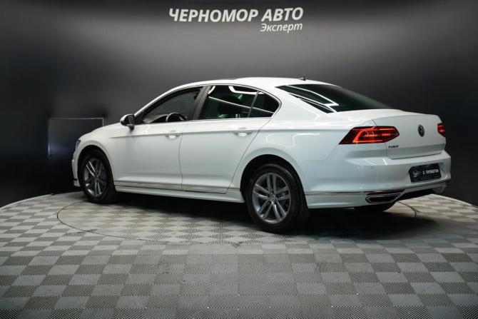 Volkswagen Passat B8 с пробегом 2018 года, цена 2 580 000 рублей, 105513 км, седан, Автокод Объявления