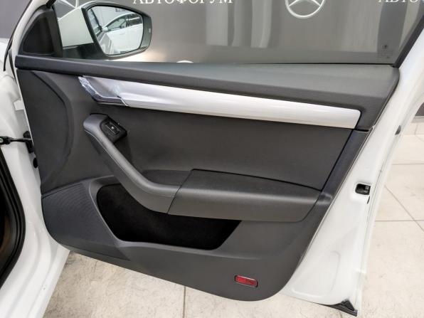 Skoda Octavia III (A7) Рестайлинг с пробегом 2019 года, цена 1 320 000 рублей, 92770 км, лифтбек, Автокод Объявления