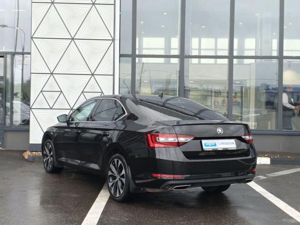 Skoda Superb III с пробегом 2018 года, цена 1 999 000 рублей, 221290 км, лифтбек, Автокод Объявления