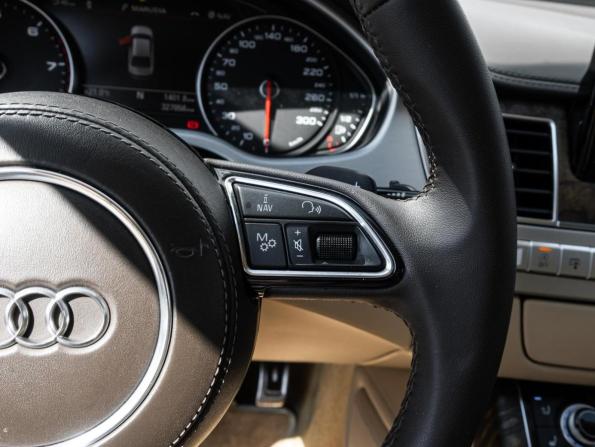 Audi A8 III (D4) Рестайлинг с пробегом 2015 года, цена 2 690 000 рублей, 327856 км, седан, Автокод Объявления