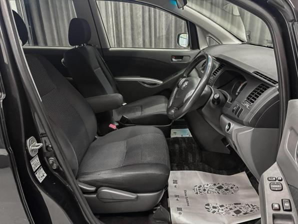 Toyota ISis I Рестайлинг с пробегом 2011 года, цена 1 220 000 рублей, 151000 км, минивэн, Автокод Объявления