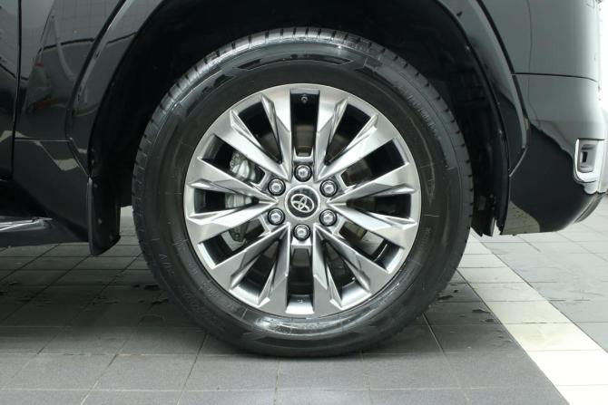 Toyota Land Cruiser 300 Series с пробегом 2021 года, цена 10 390 000 рублей, 61074 км, внедорожник, Автокод Объявления
