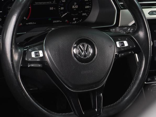 Volkswagen Passat B8 с пробегом 2018 года, цена 2 226 000 рублей, 235397 км, седан, Автокод Объявления