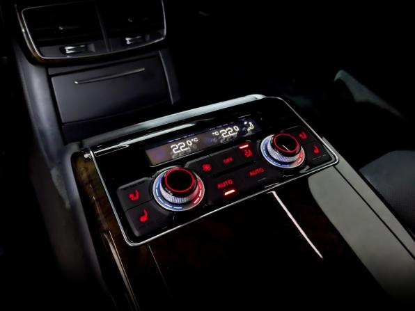 Audi A8 III (D4) Рестайлинг с пробегом 2016 года, цена 3 500 000 рублей, 90722 км, седан, Автокод Объявления