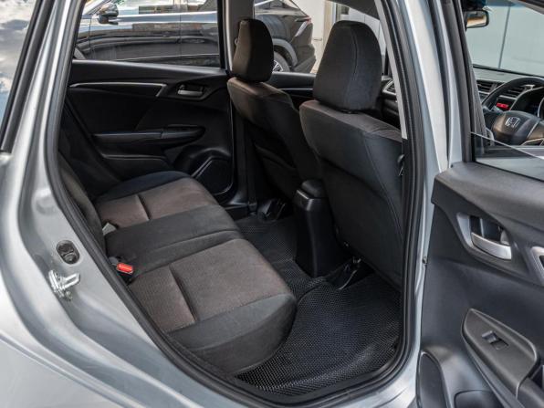 Honda Fit III Рестайлинг с пробегом 2017 года, цена 1 020 000 рублей, 166322 км, хэтчбек, Автокод Объявления