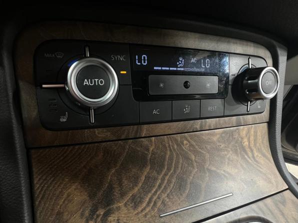 Volkswagen Touareg II с пробегом 2011 года, цена 1 950 000 рублей, 346589 км, внедорожник, Автокод Объявления