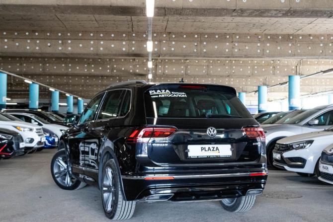 Volkswagen Tiguan II с пробегом 2018 года, цена 2 399 000 рублей, 201219 км, внедорожник, Автокод Объявления