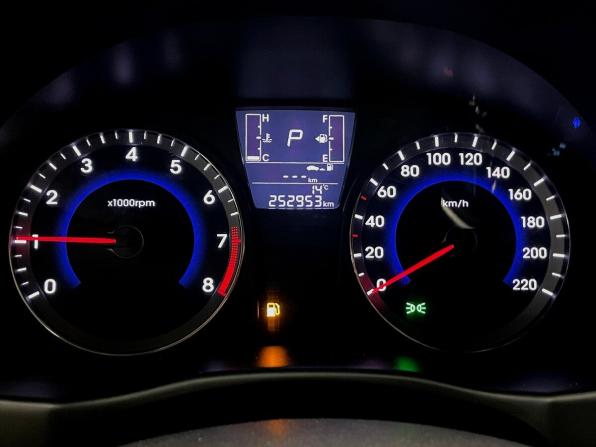 Hyundai Solaris I Рестайлинг с пробегом 2015 года, цена 865 000 рублей, 252953 км, седан, Автокод Объявления