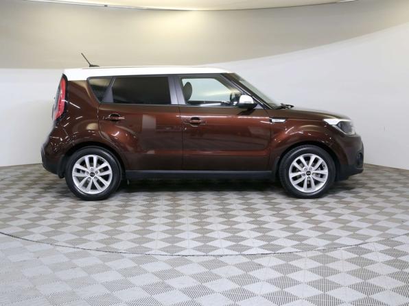 Kia Soul II Рестайлинг с пробегом 2018 года, цена 1 590 000 рублей, 62000 км, хэтчбек, Автокод Объявления
