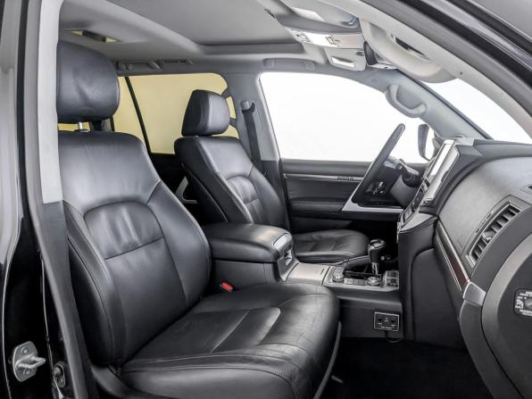 Toyota Land Cruiser 200 Series Рестайлинг 2 с пробегом 2017 года, цена 4 689 000 рублей, 300506 км, внедорожник, Автокод Объявления