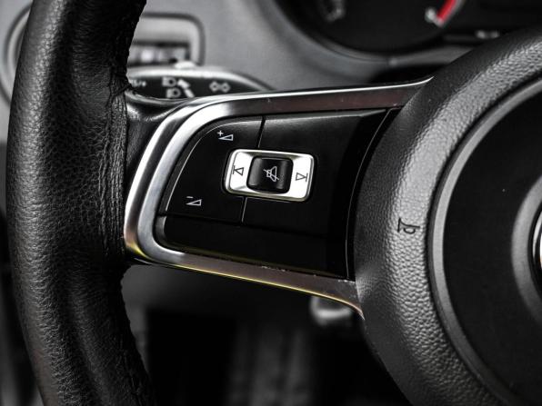 Volkswagen Polo V Рестайлинг с пробегом 2018 года, цена 1 269 000 рублей, 196527 км, седан, Автокод Объявления
