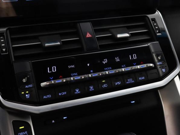Toyota Land Cruiser 300 Series с пробегом 2022 года, цена 9 950 000 рублей, 28197 км, внедорожник, Автокод Объявления