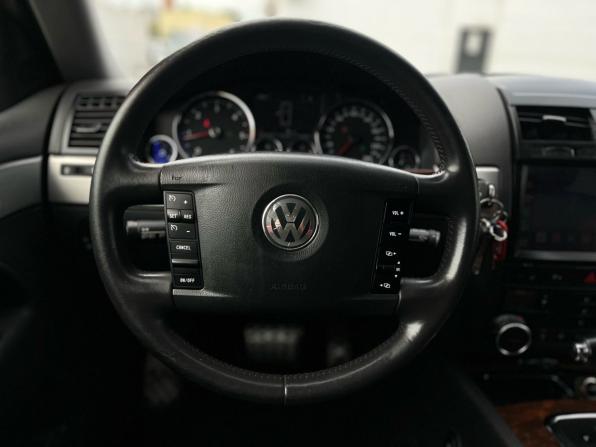 Volkswagen Touareg I Рестайлинг с пробегом 2009 года, цена 1 080 000 рублей, 281355 км, внедорожник, Автокод Объявления