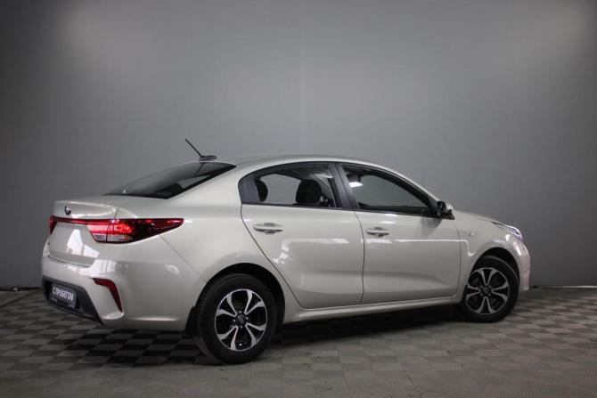 Kia Rio IV с пробегом 2018 года, цена 1 399 000 рублей, 76470 км, седан, Автокод Объявления