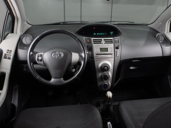Toyota Yaris II с пробегом 2008 года, цена 590 000 рублей, 169872 км, хэтчбек, Автокод Объявления