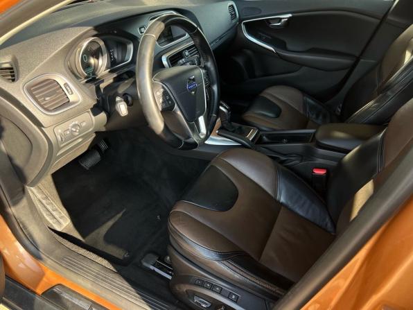Volvo V40 Cross Country I с пробегом 2013 года, цена 1 150 000 рублей, 129417 км, хэтчбек, Автокод Объявления