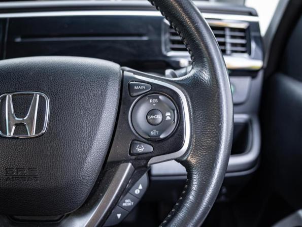 Honda Stepwgn V с пробегом 2016 года, цена 1 750 000 рублей, 155361 км, минивэн, Автокод Объявления