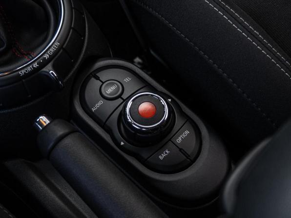 Mini Hatch III (F55/F56) с пробегом 2016 года, цена 2 430 000 рублей, 77933 км, хэтчбек, Автокод Объявления
