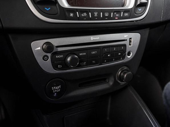 Renault Fluence I Рестайлинг с пробегом 2014 года, цена 680 000 рублей, 216622 км, седан, Автокод Объявления