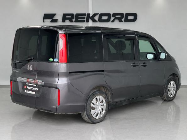 Honda Stepwgn V с пробегом 2016 года, цена 1 949 000 рублей, 228576 км, минивэн, Автокод Объявления