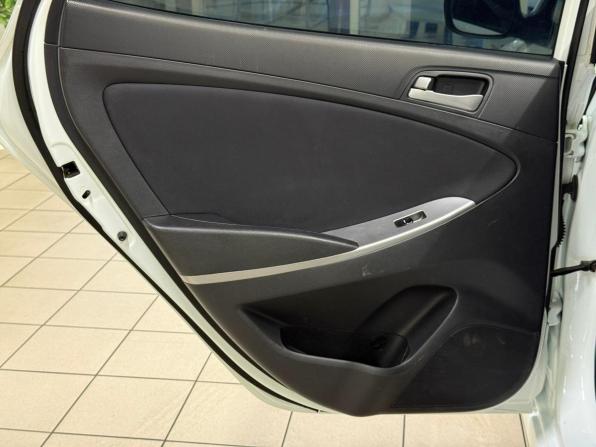 Hyundai Solaris I Рестайлинг с пробегом 2016 года, цена 990 000 рублей, 180000 км, седан, Автокод Объявления