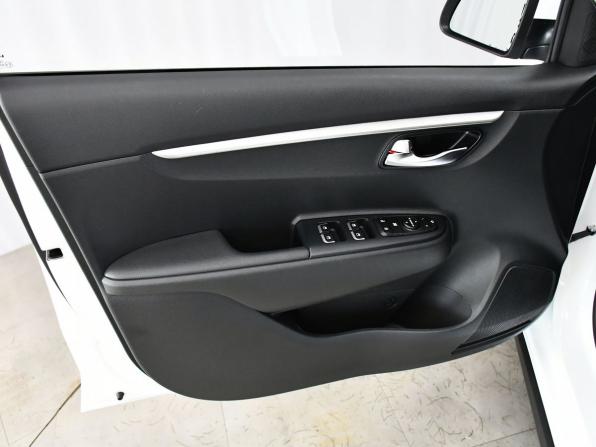 Kia Rio IV Рестайлинг с пробегом 2022 года, цена 1 895 000 рублей, 26642 км, хэтчбек, Автокод Объявления