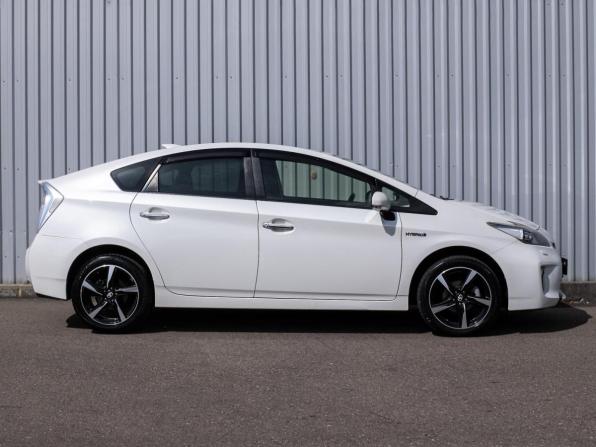 Toyota Prius III Рестайлинг (XW30) с пробегом 2012 года, цена 1 199 000 рублей, 282408 км, лифтбек, Автокод Объявления