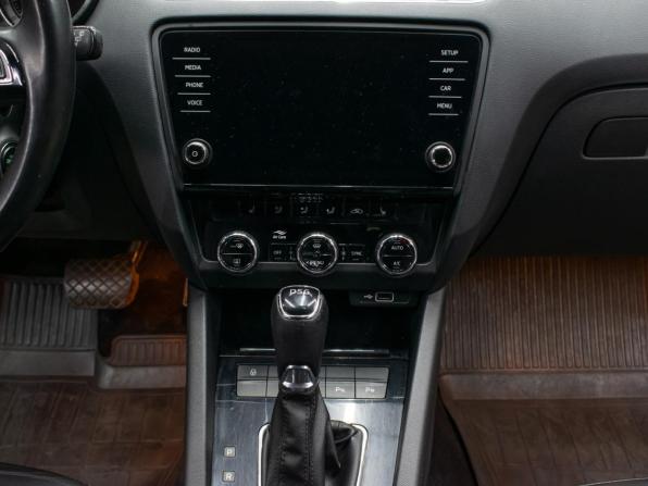 Skoda Octavia III (A7) Рестайлинг с пробегом 2018 года, цена 2 198 000 рублей, 108608 км, лифтбек, Автокод Объявления