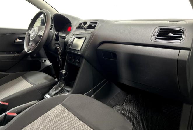 Volkswagen Polo V с пробегом 2012 года, цена 700 000 рублей, 209372 км, седан, Автокод Объявления